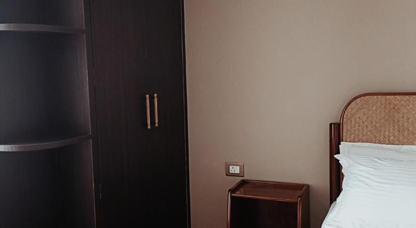 A La Maison - image 39
