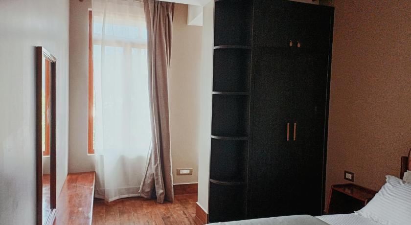 A La Maison - image 20