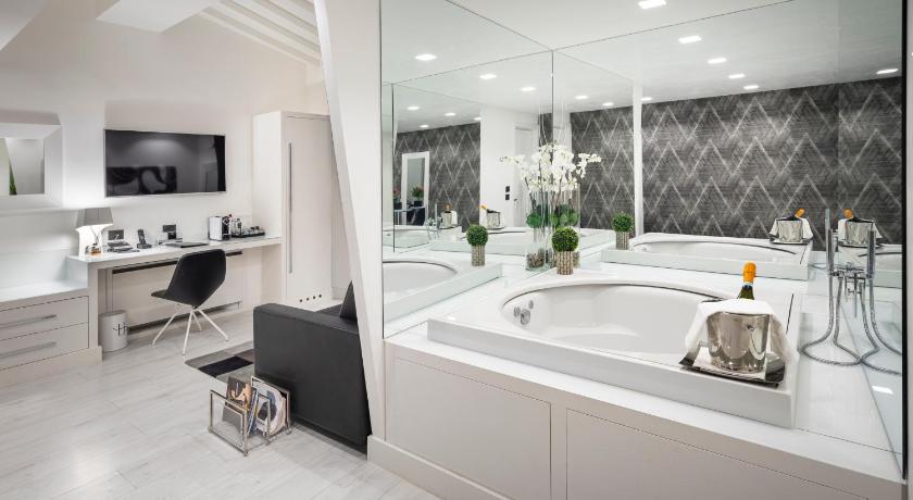 Image of Superior Suite with Spa Access 2