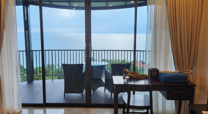 Image of 2 bedroom Sea View suite with panoramic rooftop 5
