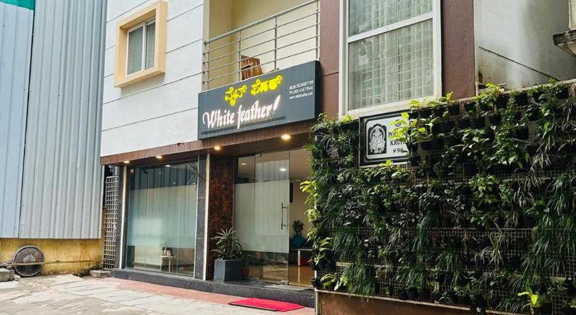 White Feather Hotel – Bangalore, MN