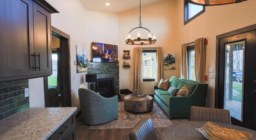 戴维斯 (WV) Valley View Resort Cabin #1, 1-Bed, Modern-Luxury with Hot Tub in Canaan Valley, WV 4星级 住宿 套房