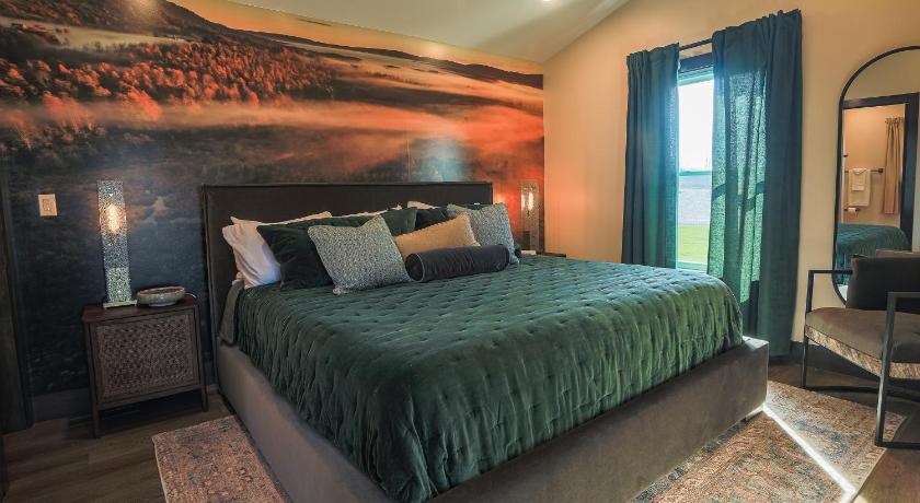 戴维斯 (WV) Valley View Resort Cabin #1, 1-Bed, Modern-Luxury with Hot Tub in Canaan Valley, WV 4星级 住宿 泳池