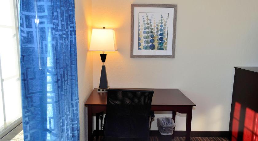 Cobblestone Inn & Suites - Holstein photo