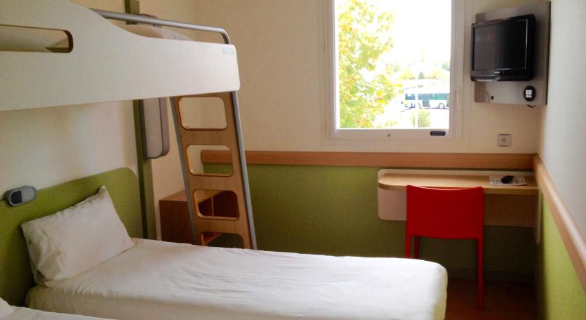 Image of Triple - Room For 3 People With 3 Single Beds. 6