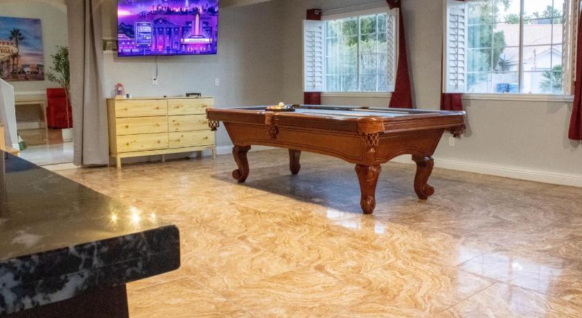 Las Vegas Heated Salt Pool, BBQ, Movie Projector, Stereo, Billiards Table, Arcade Game, Darts - Stone Sanctuar 5-Star Accommodation amenity