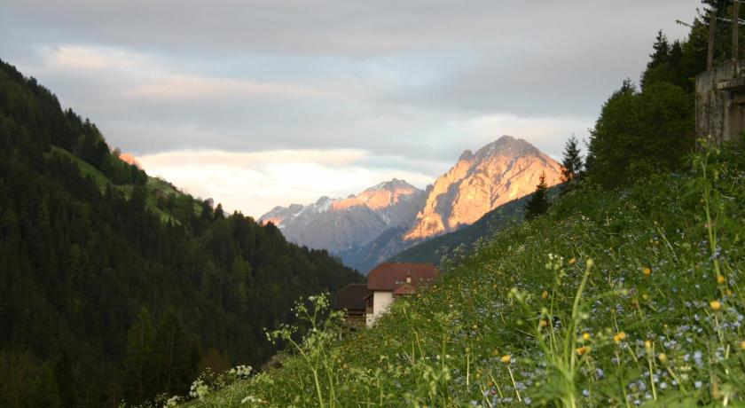 Marebbe Luch da Grones 4-Star Guesthouse view