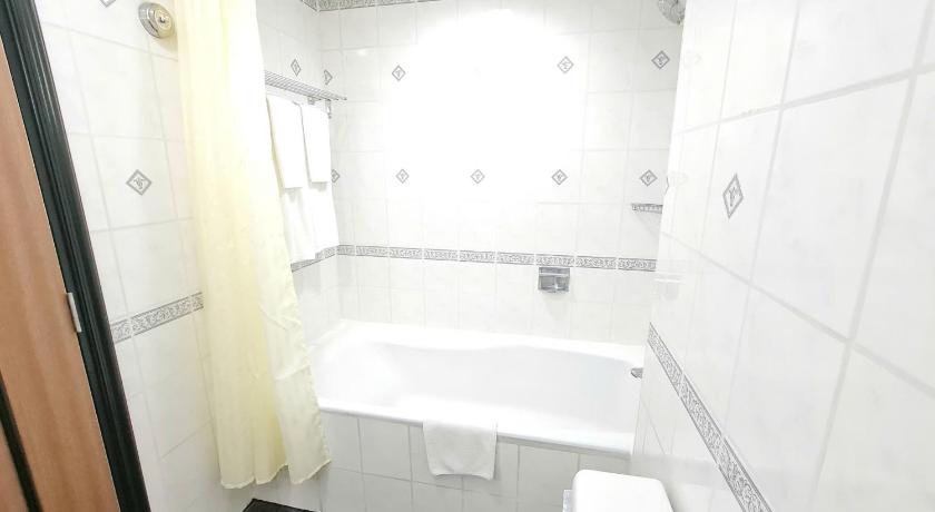 Image of Club Twin Room City View with Club Access 7