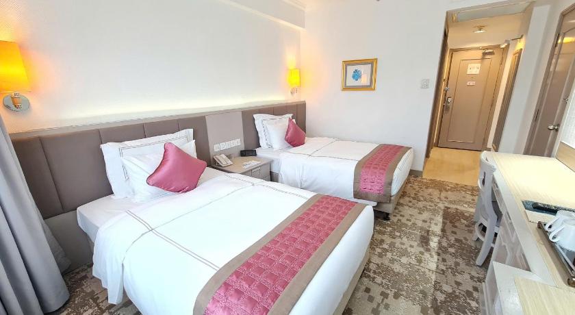 Image of Club Twin Room City View with Club Access 1