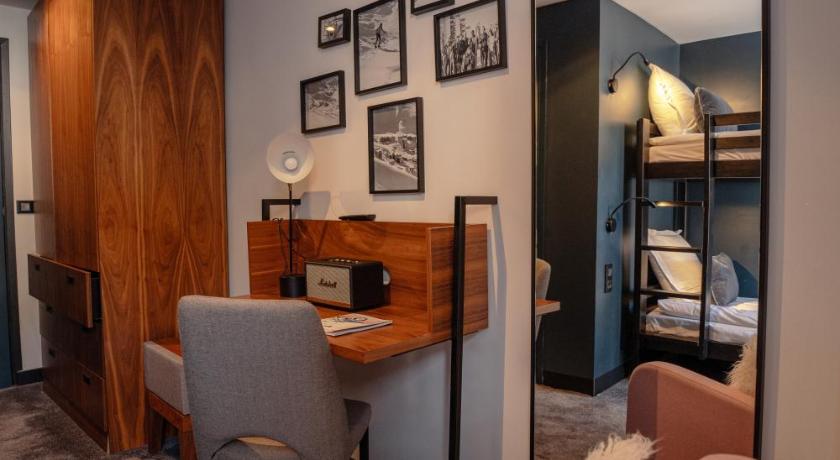 Image of Standard Family Room 6