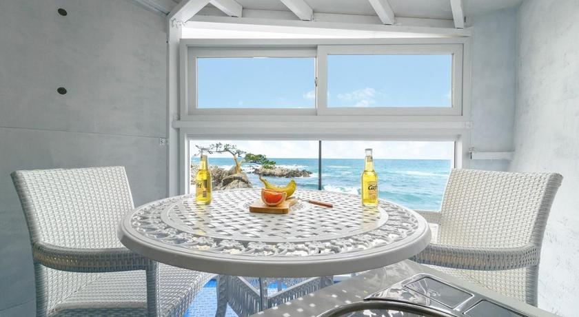 キョンジュ Waytree Ocean View Pool Villa 3つ星 ゲストハウス プール