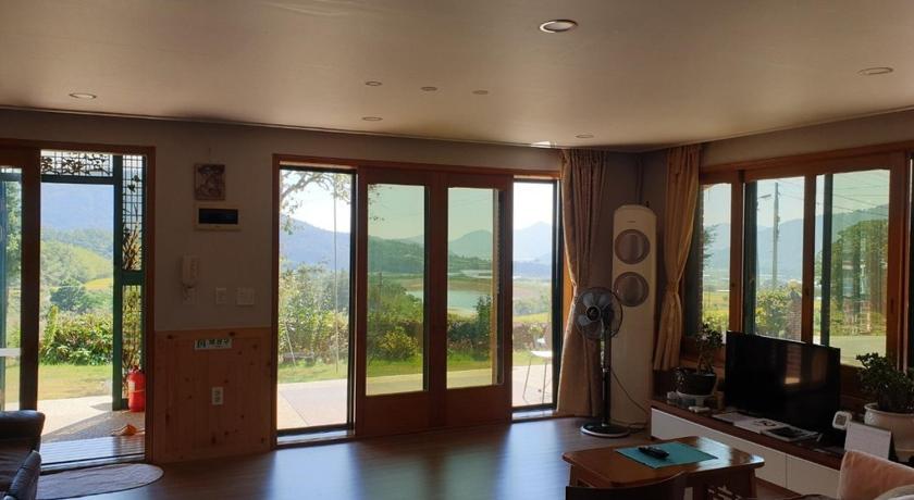 チャンフン Full moon jangheung dalbawi pension 3つ星 ゲストハウス 外観