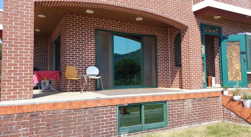 チャンフン Full moon jangheung dalbawi pension 3つ星 ゲストハウス プール