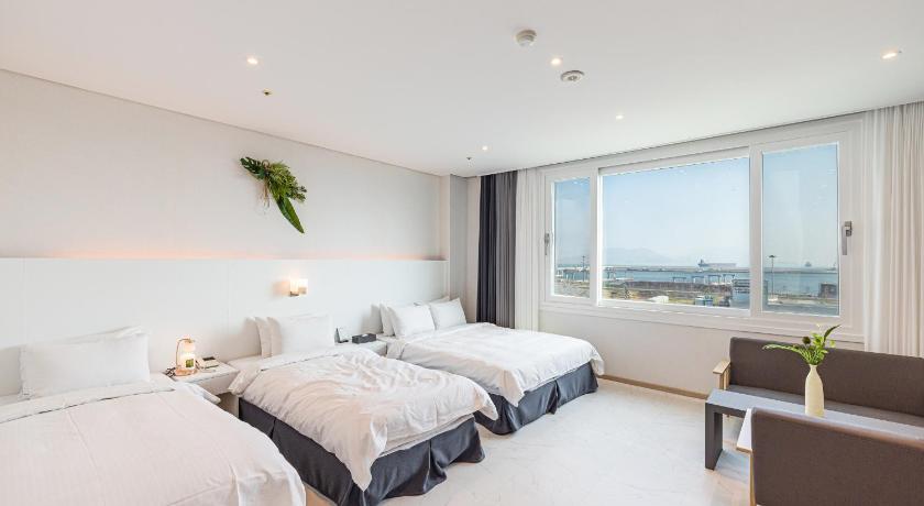 Image of Quadruple Room 1
