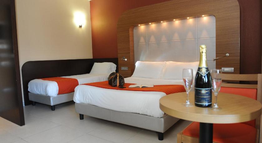 a hotel room with a bed and a table, Hotel Ristorante La Campagnola in Cassino