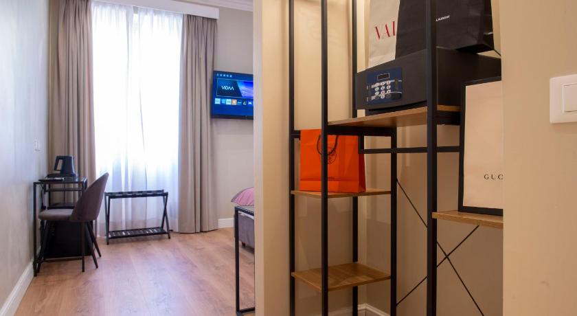 Rome AD Suites Nazionale 3-Star Hotel lobby