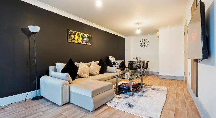 Luxe Stays-Sleeps 5-Contractors Accommodation - image 16