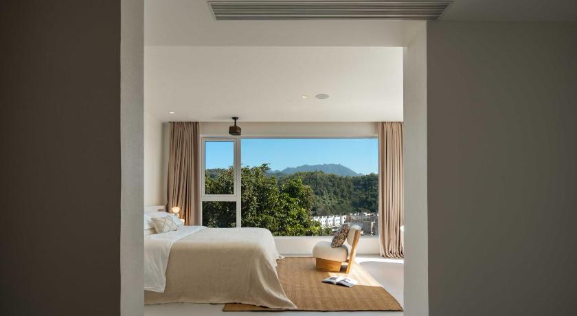 Imagen de Habitación Doble con vistas laterales al mar (Side Sea View Double Room) 8