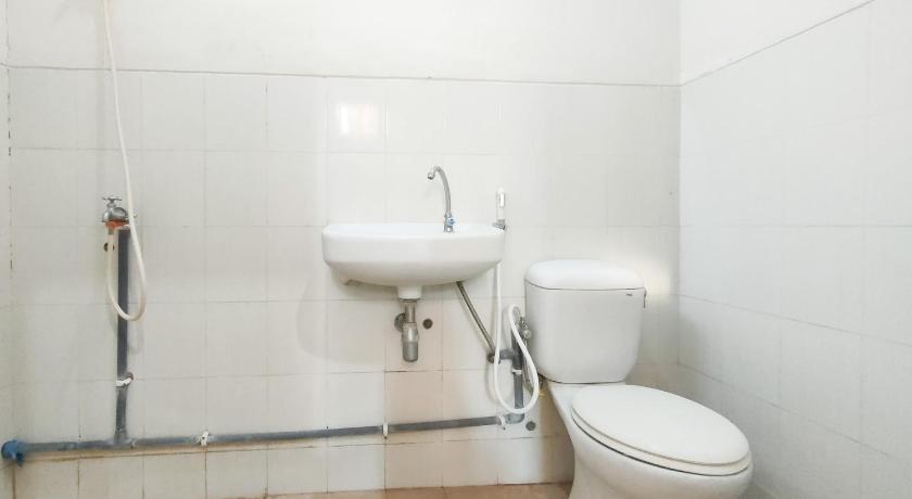 Hasana Guest House Syariah near Royal Plaza RedPartner – Surabaya, IL