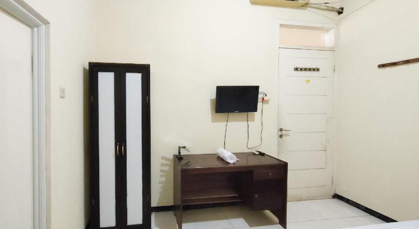 Hasana Guest House Syariah near Royal Plaza RedPartner – Surabaya, IL