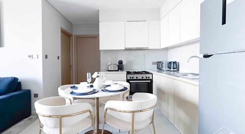 Burj Royale Luxury: One-Bedroom with City Views - image 5