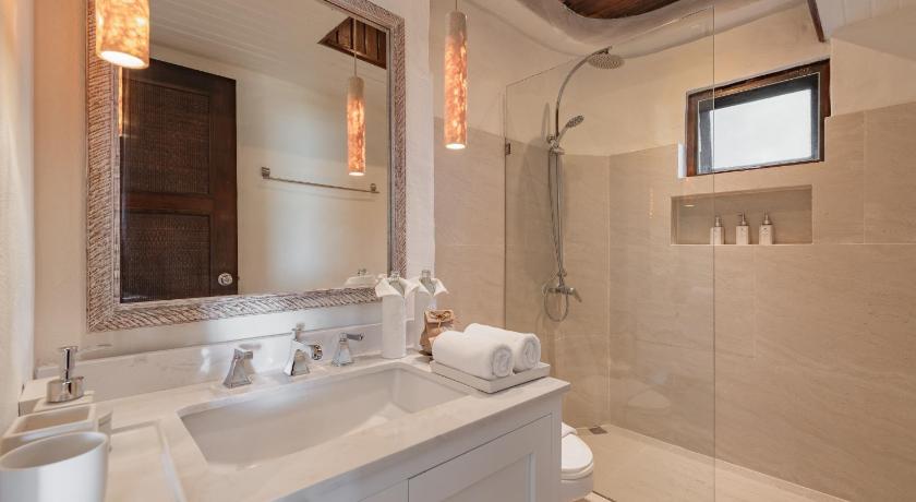 Image of Beachfront Pool Suite 2