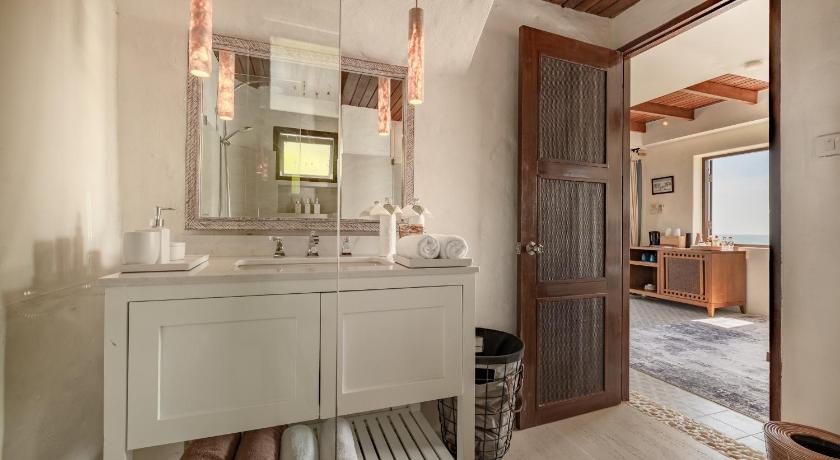 Image of Beachfront Rooftop Suite 2