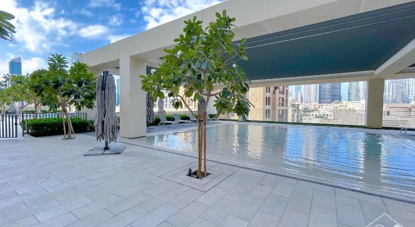 Burj Royale Luxury: One-Bedroom with City Views - image 13