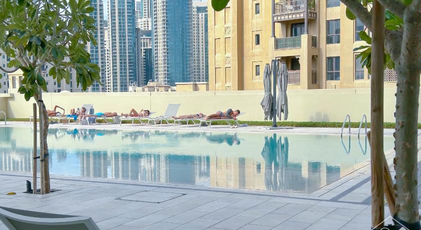 Burj Royale Luxury: One-Bedroom with City Views - image 9