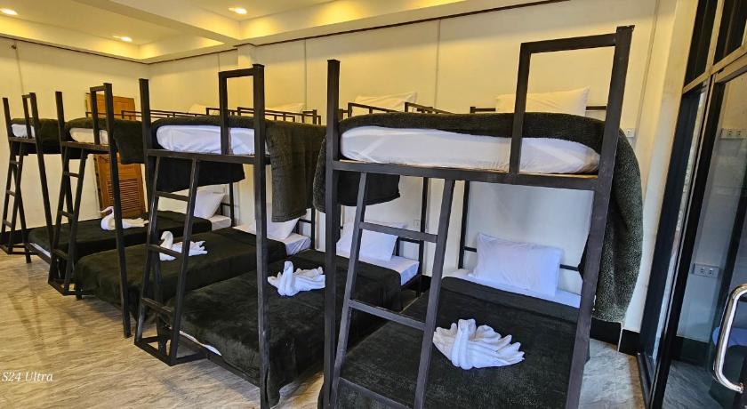 男女共用8バンクベッドドミトリー (Mixed Dormitory - 8 Bunk Beds)の画像 0