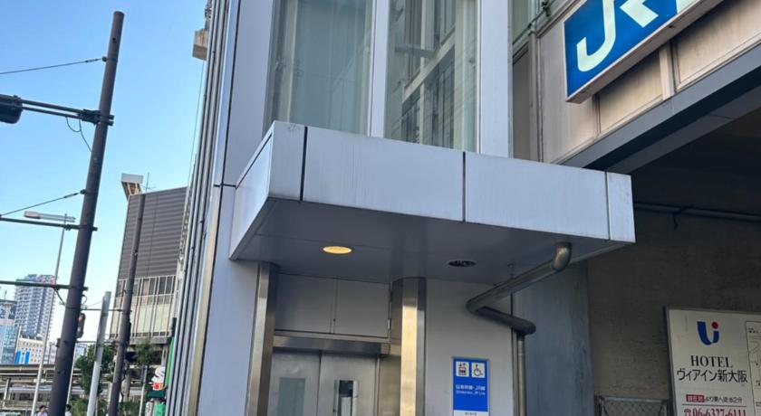 오사카 新大阪徒步30秒 Shinosaka Station 30s, Direct to Kansai Airport 關西空港直達, Universal Studio 16 mins, Umeda 6 m 2성급 싱글룸 외관