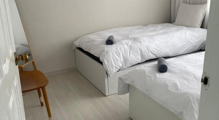 Image of Three-Bedroom Suite 12