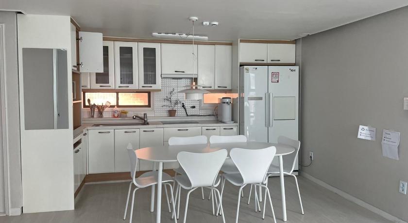 Image of Three-Bedroom Suite 8