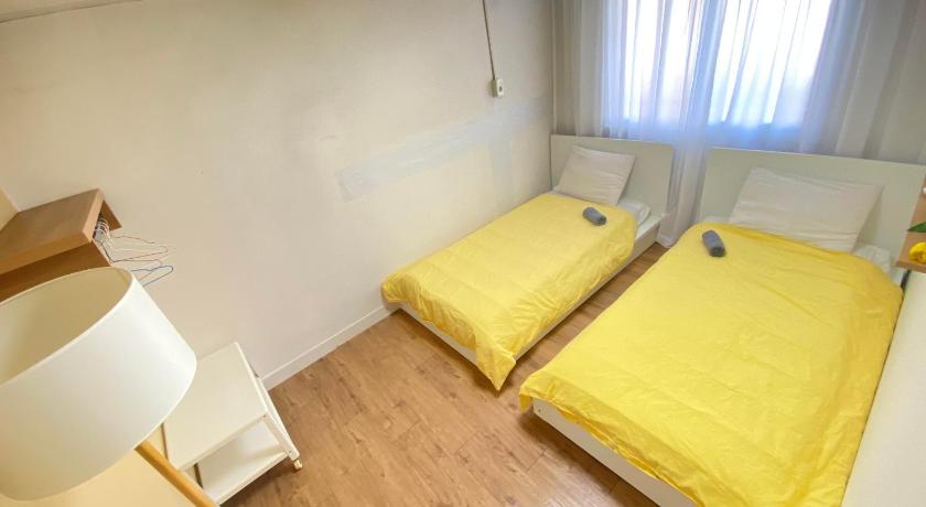Image of Standard twin shared facilities 7