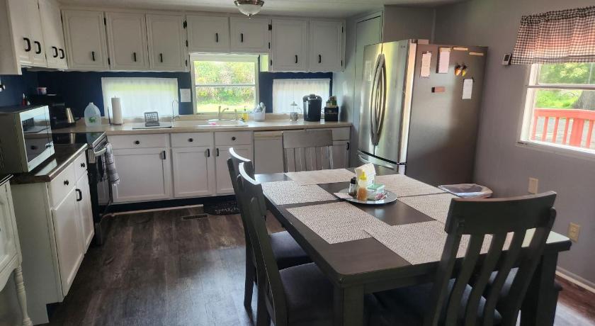 오드 Quiet Cozy Cottonwood Cottage in Scotia 4성급 숙소 로비
