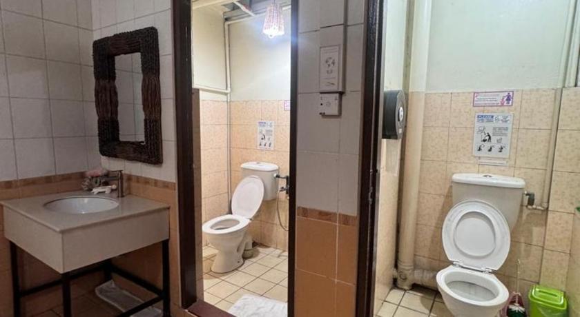 Image of Standard Double Room with Shared Bathroom 5