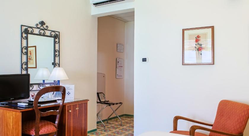 Kétszemélyes superior szoba terasszal (Superior Double Room with Terrace) fotója 17