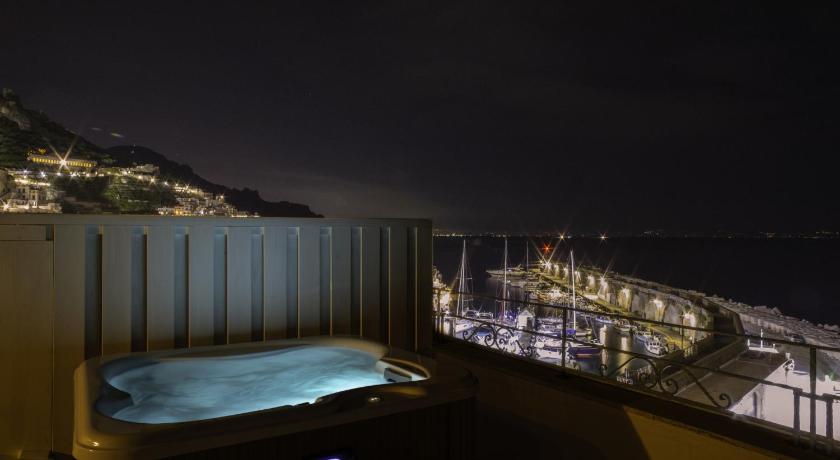 Deluxe Double or Twin Room with Spa Bath fotója 1