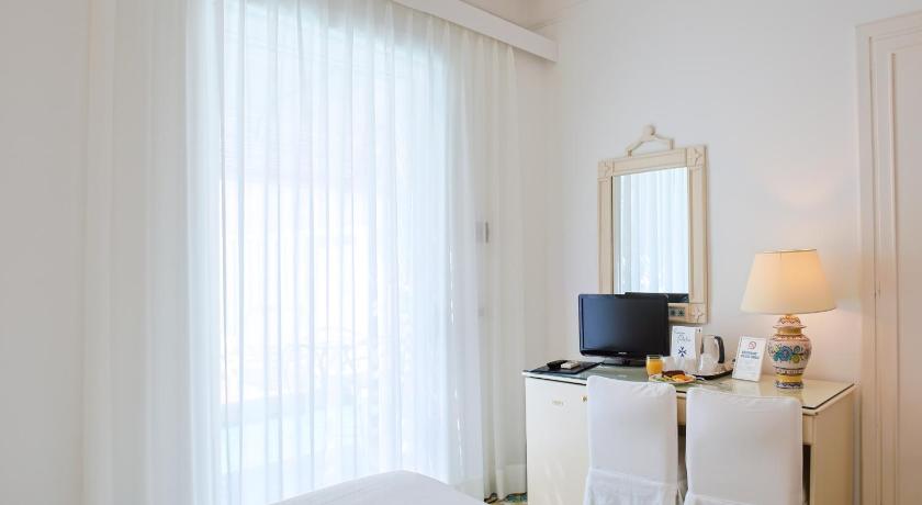 Kétszemélyes superior szoba terasszal (Superior Double Room with Terrace) fotója 7