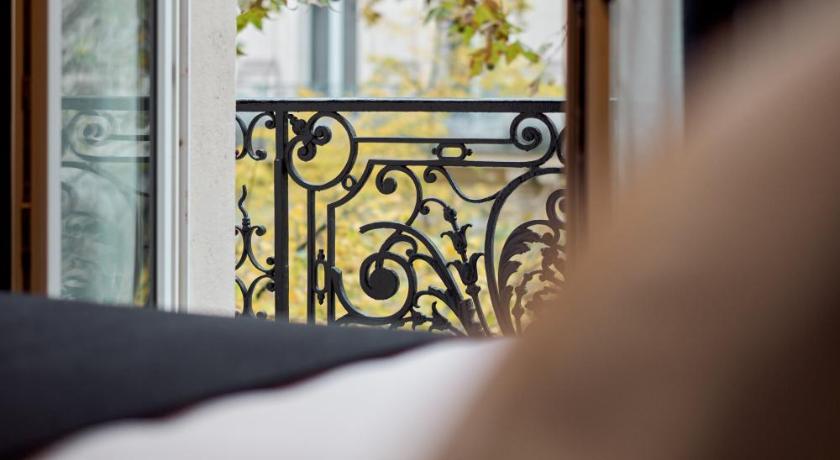 Hotel Royal Elysees - image 10