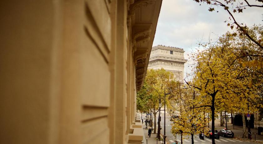 Hotel Royal Elysees - image 9