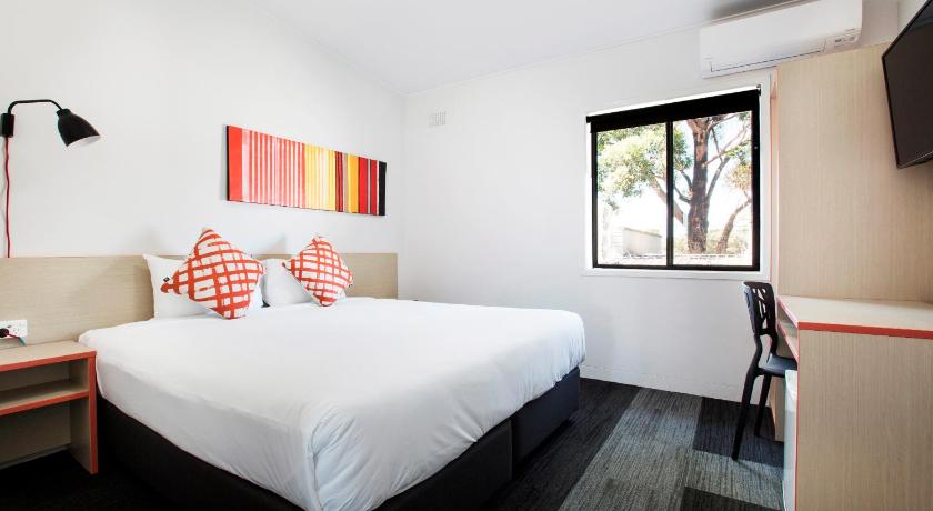 Villawood Hotel photo