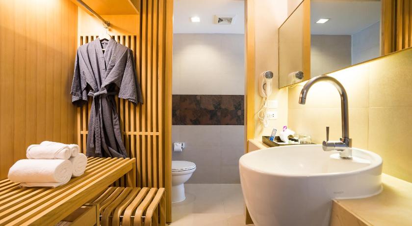 Ảnh của Phòng Deluxe 2 Giường Đơn Có Ban Công (Deluxe Twin Balcony) 14