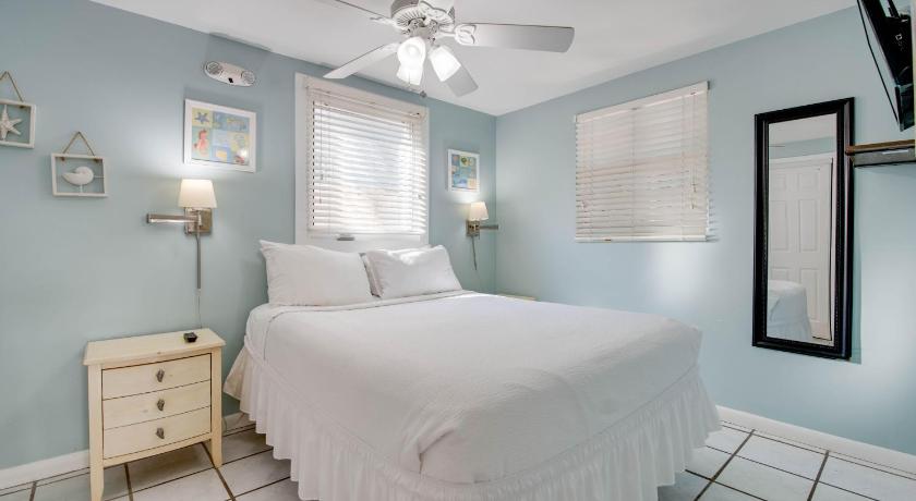 Key West Duval Hideaway 2-Star Accommodation pool