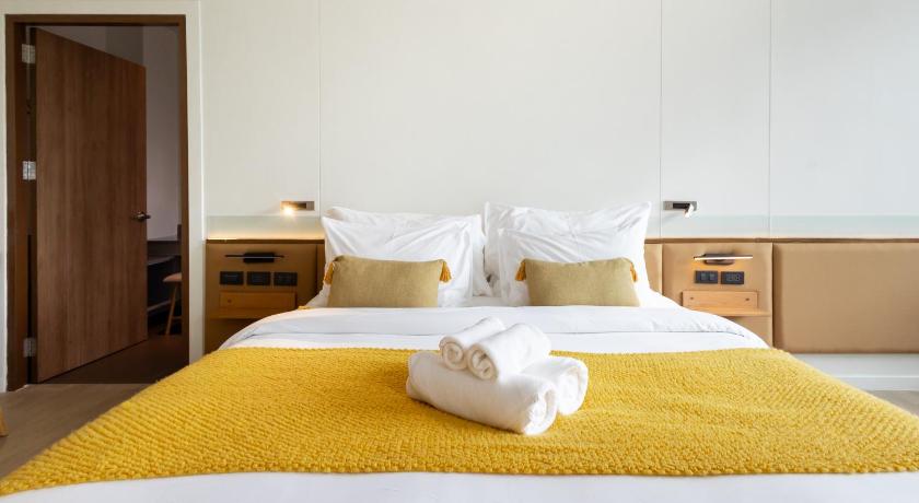 Image of Junior Suite with Bathtub 8