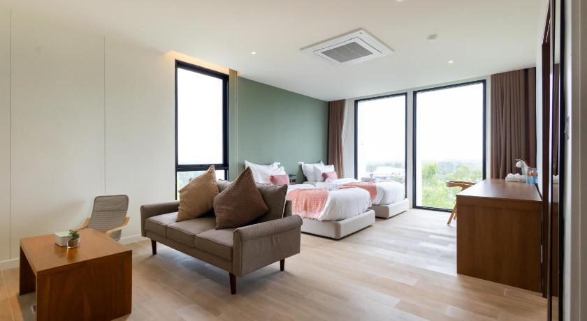 Image of Family Room with Bath 4