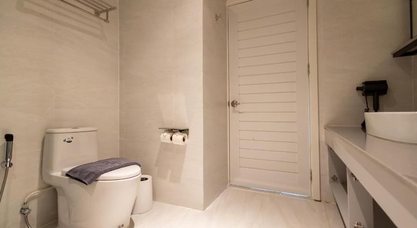 Image of Family Room with Bath 11