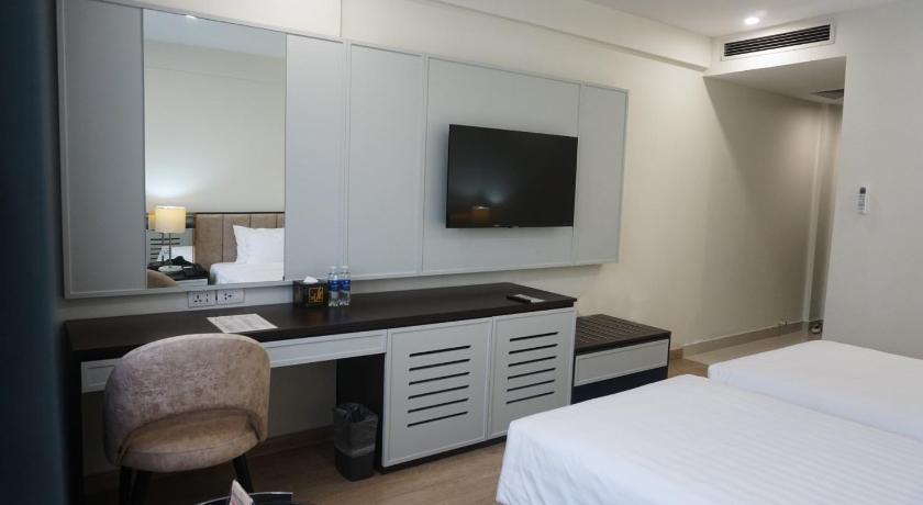 Image of Superior City View Twin Room 11