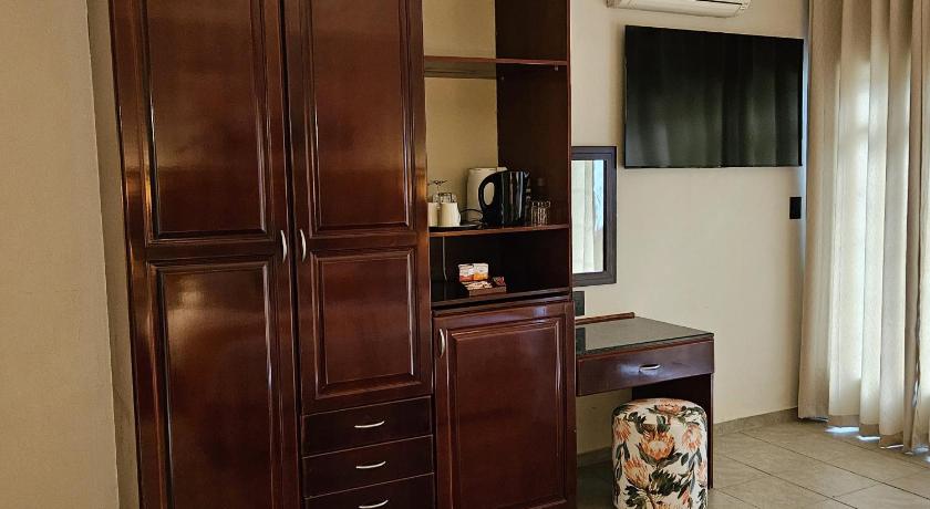 Image of Deluxe King Suite 4