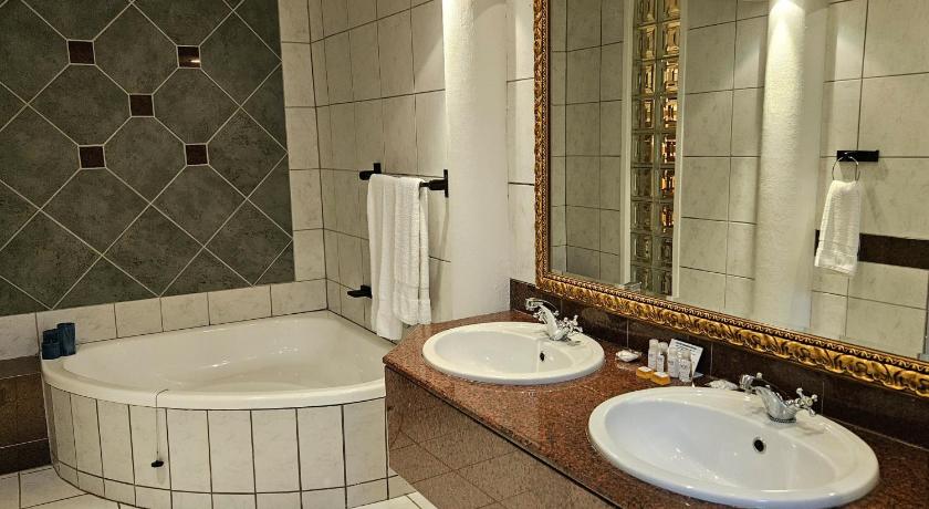 Image of Deluxe King Suite 2